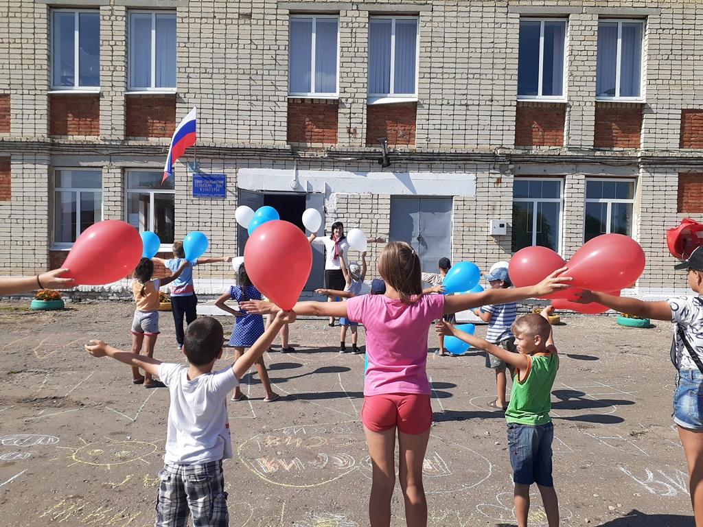 Триколор моей России – знак свободы и любви | МУК 